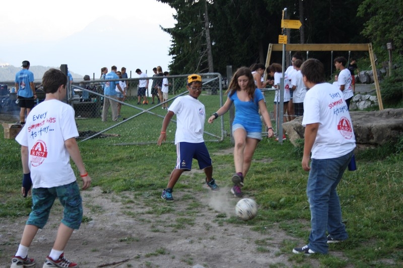 Village Camps International Summer Camp Leysin, Switzerland 2025-08-09 https://www.villagecamps.com/journals_admin/images/710-14-campfire (6).jpg